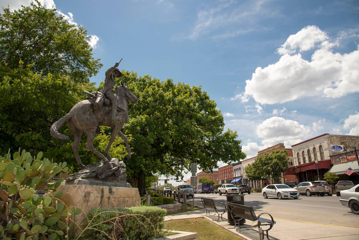 Image of the statue in downtown San Marcos