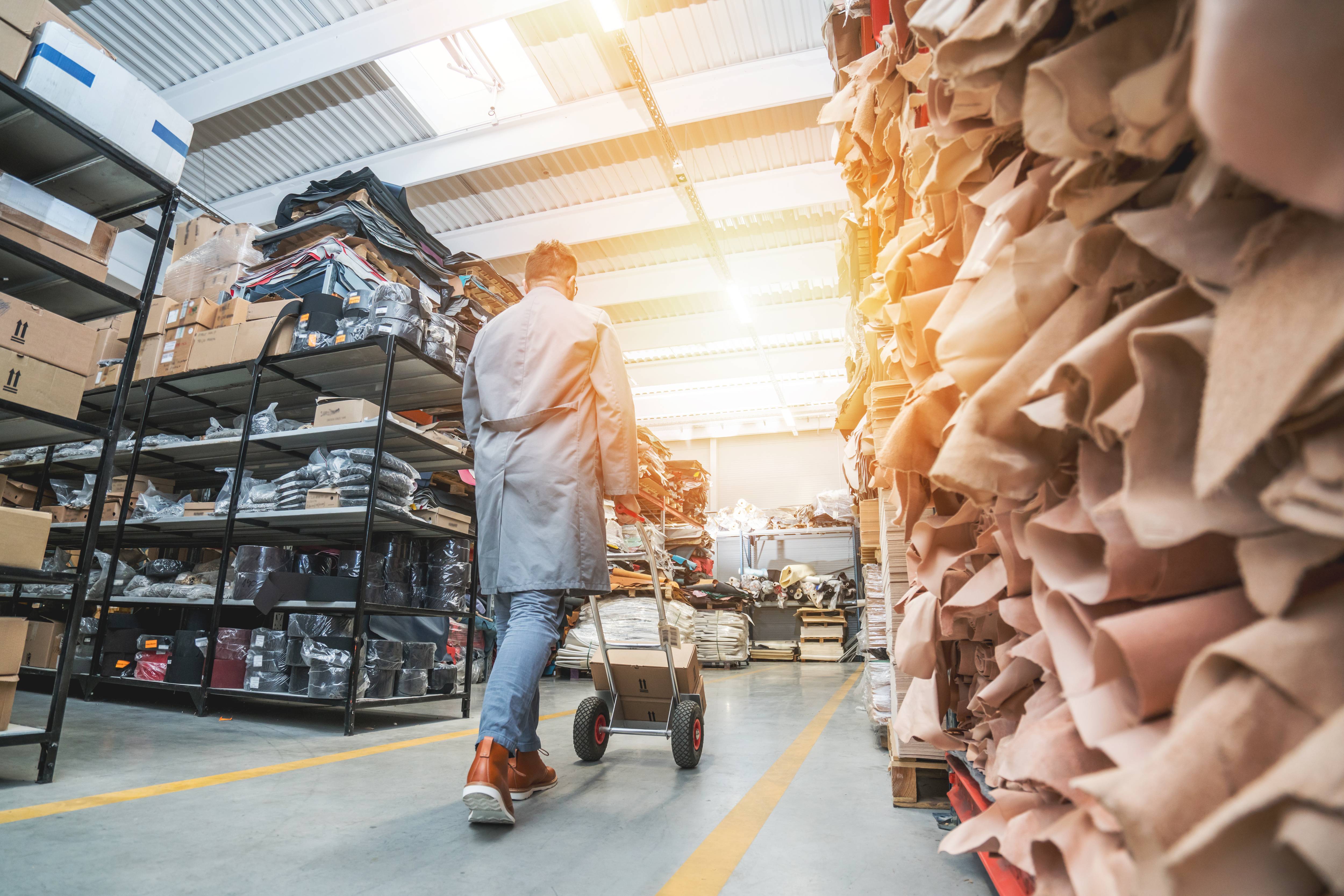 Factory used. Тук Shoe Factory. Shoe Warehouse worker. Экспонирование обуви. Leather Footwear industry worker.