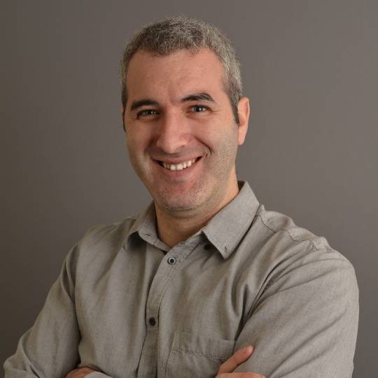 Headshot of Eric Alper