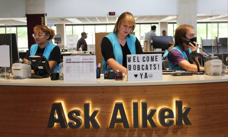 Alkek Library Desk with a staff member