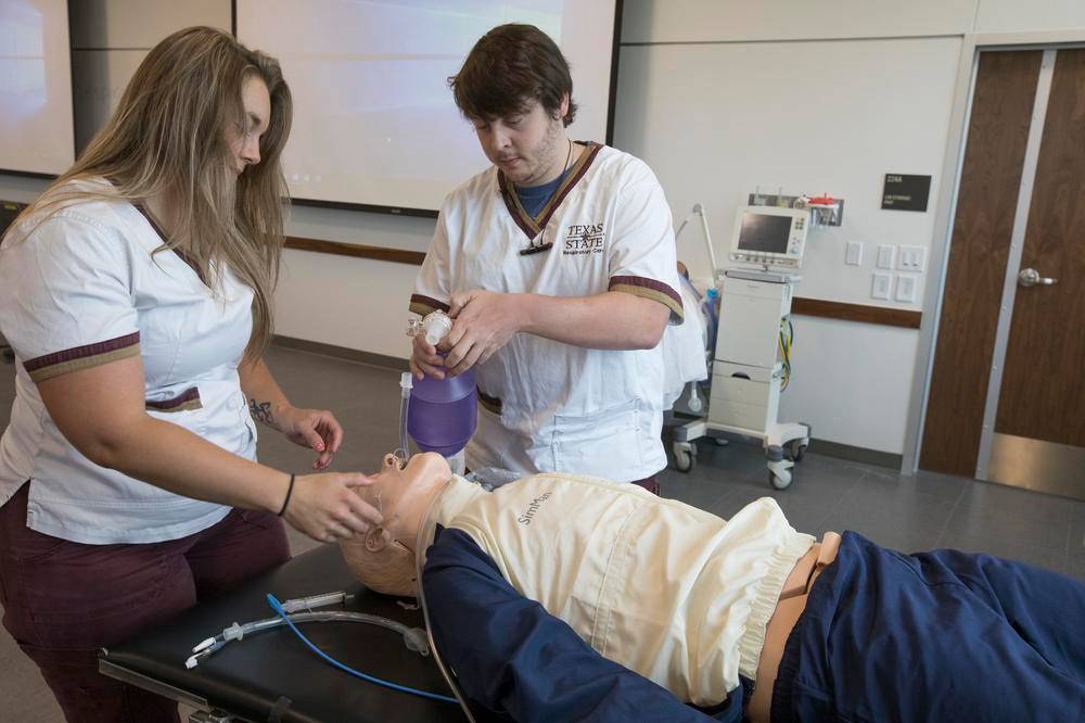 students working with dummy patient