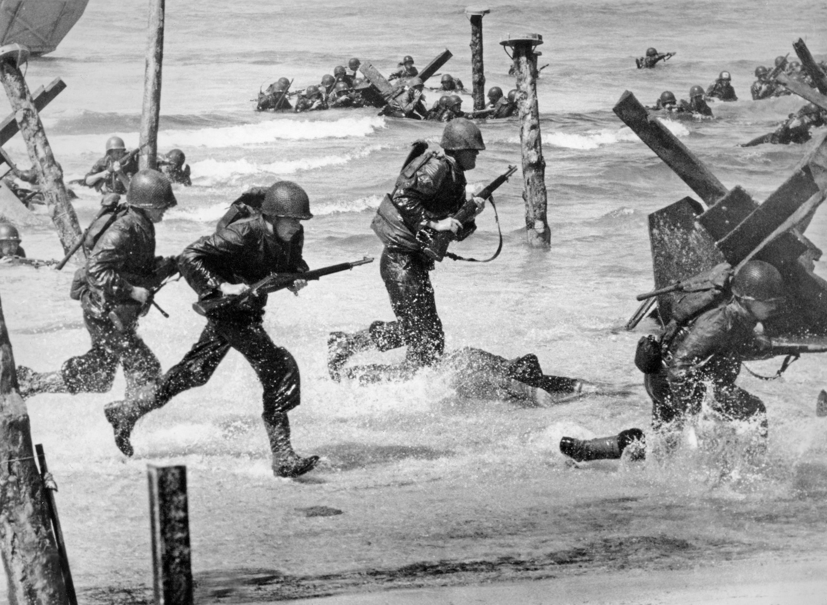 photo of soldiers rushing normandy beach