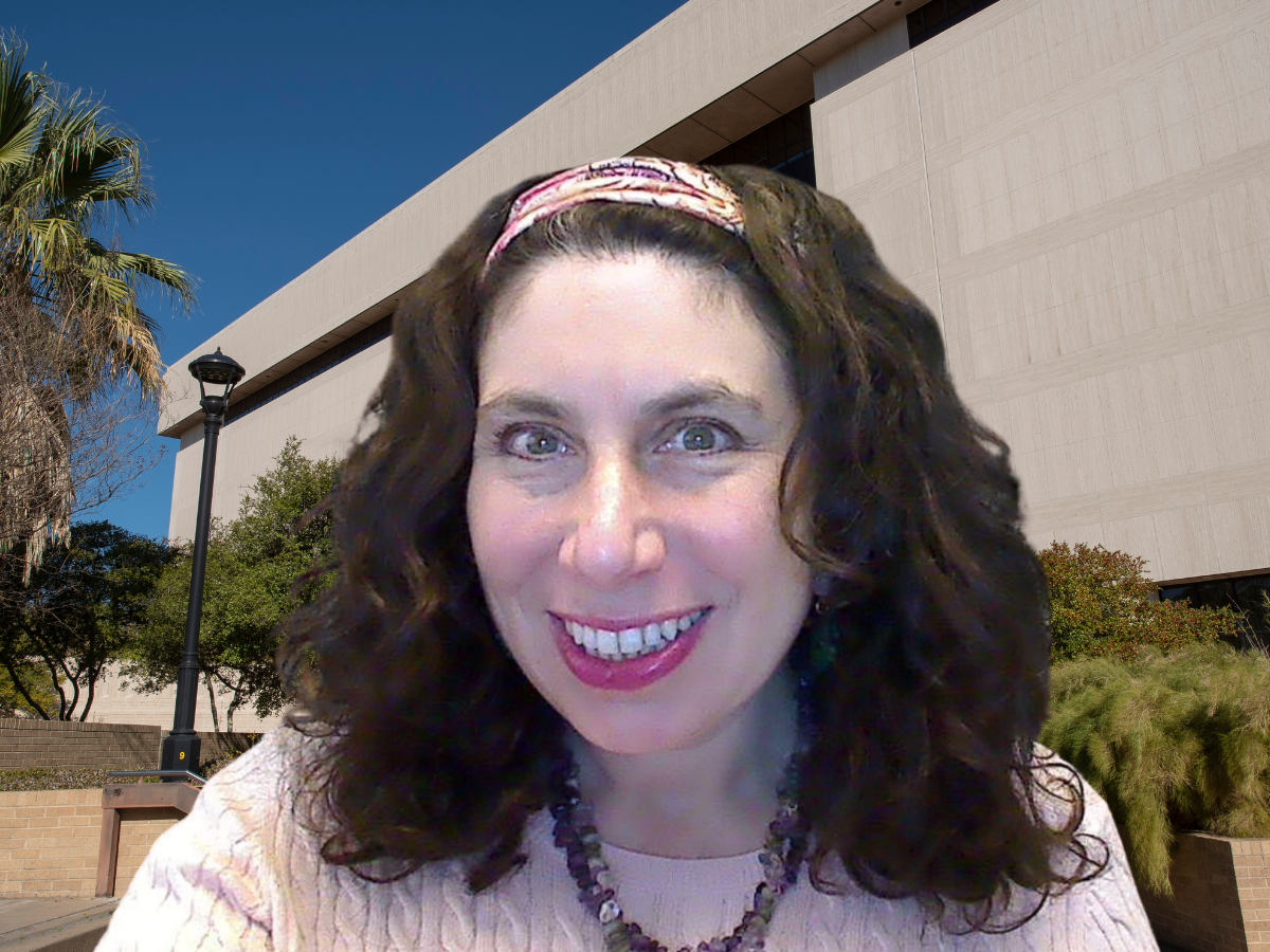 Beth Bernstein in front of Alkek Library