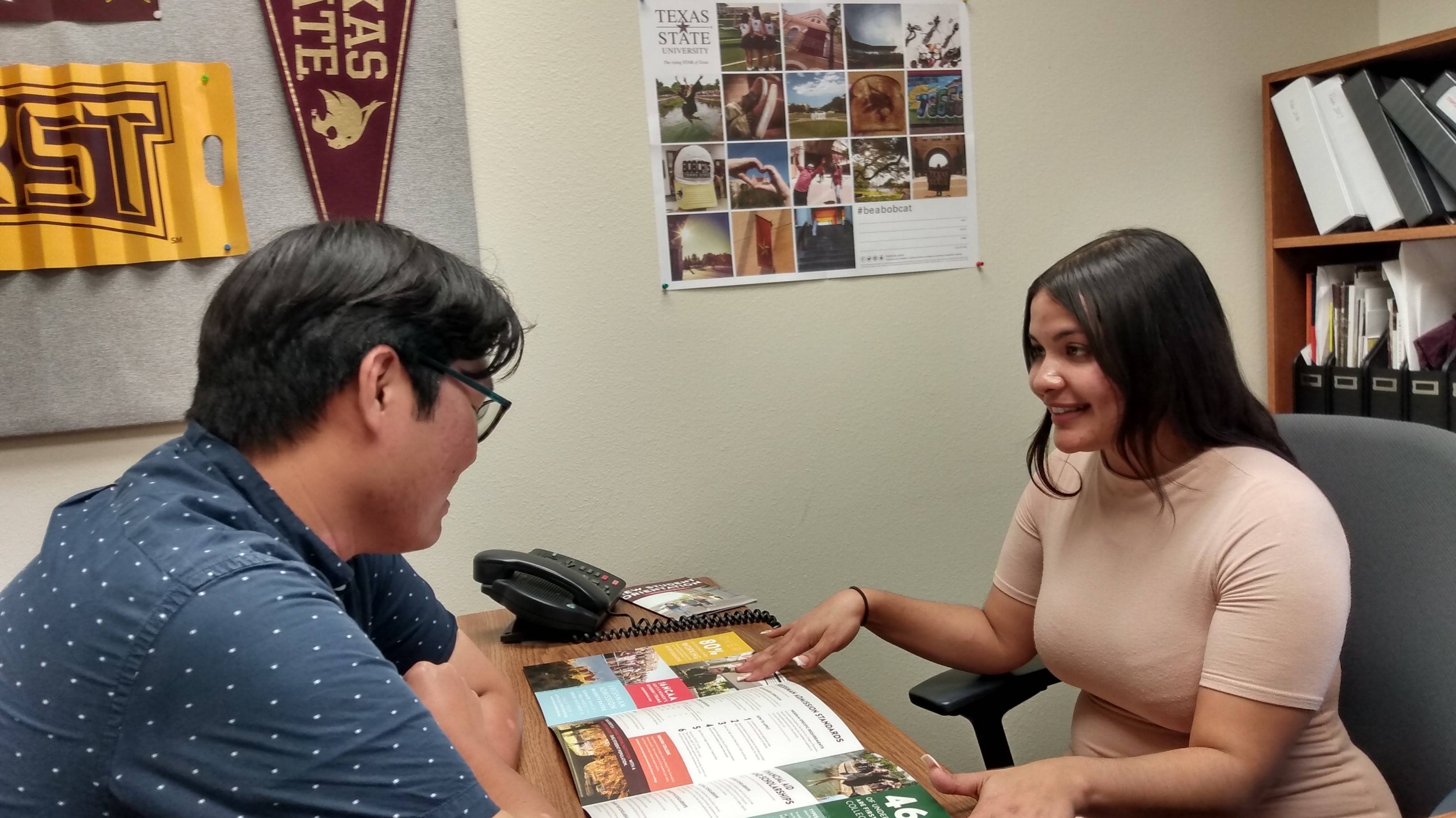 A students speaking with a Texas State Admissions Counselor.