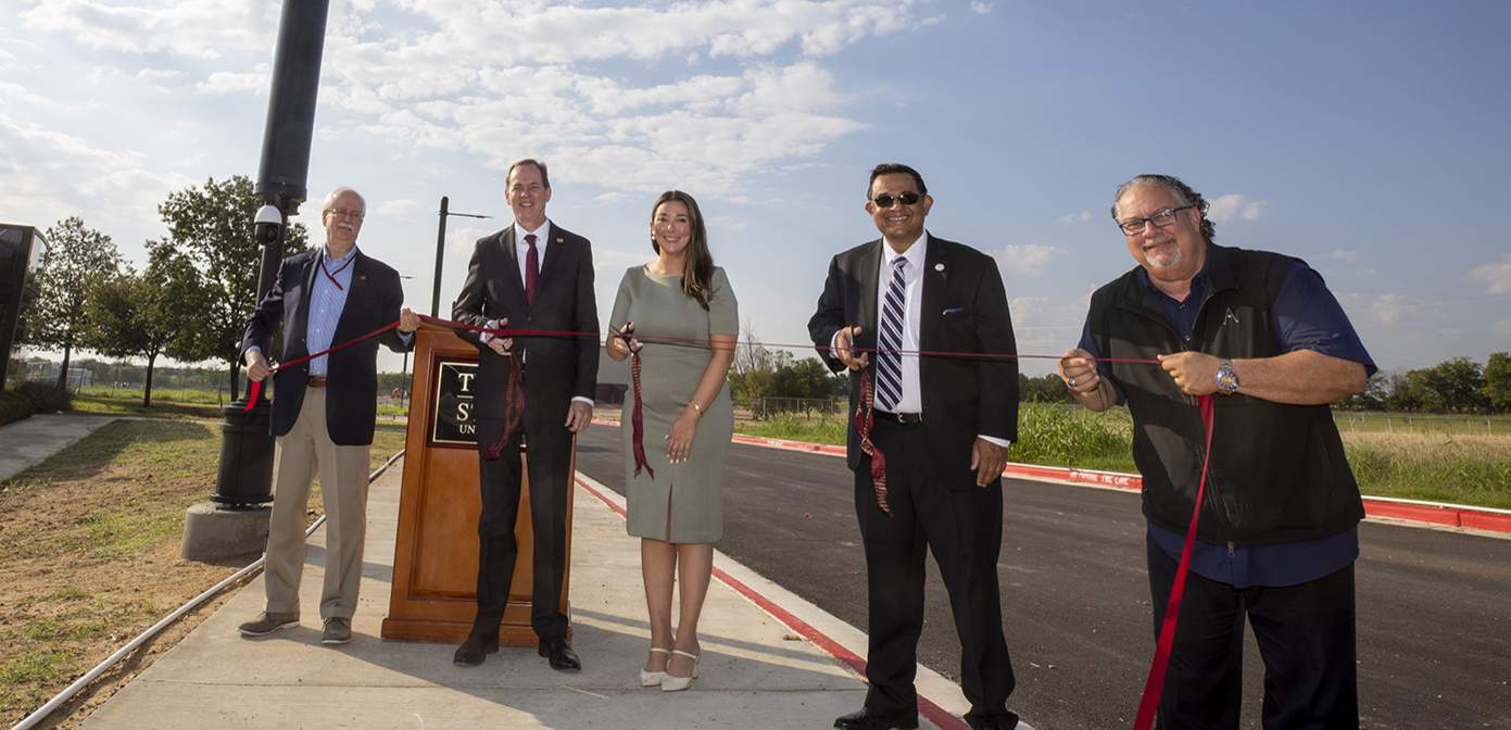 Texas State personnel and ClearWorld Executive at the Smart labs ribbon cutting.