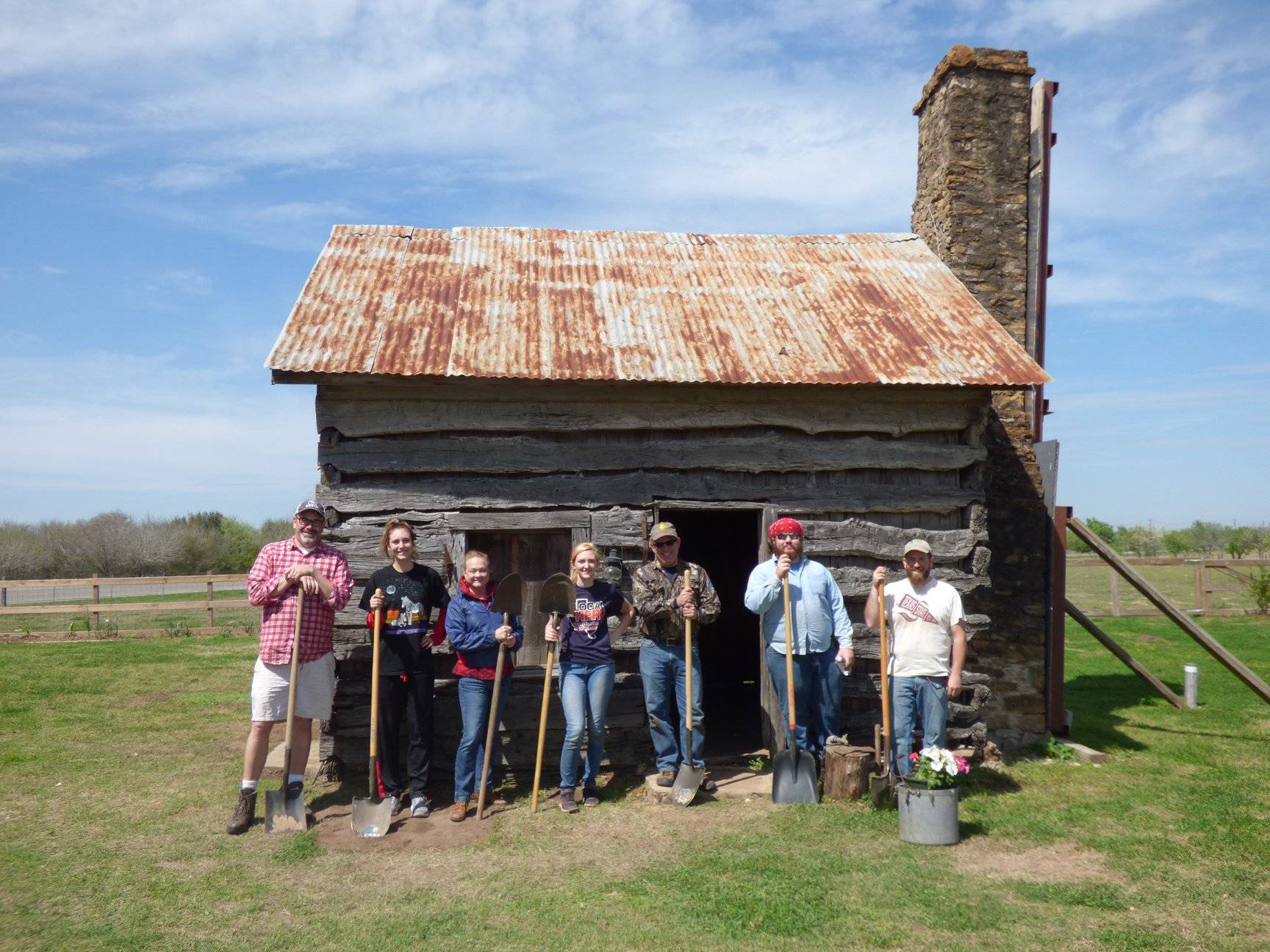 Group photo of public and archaeologists working together on a historic site