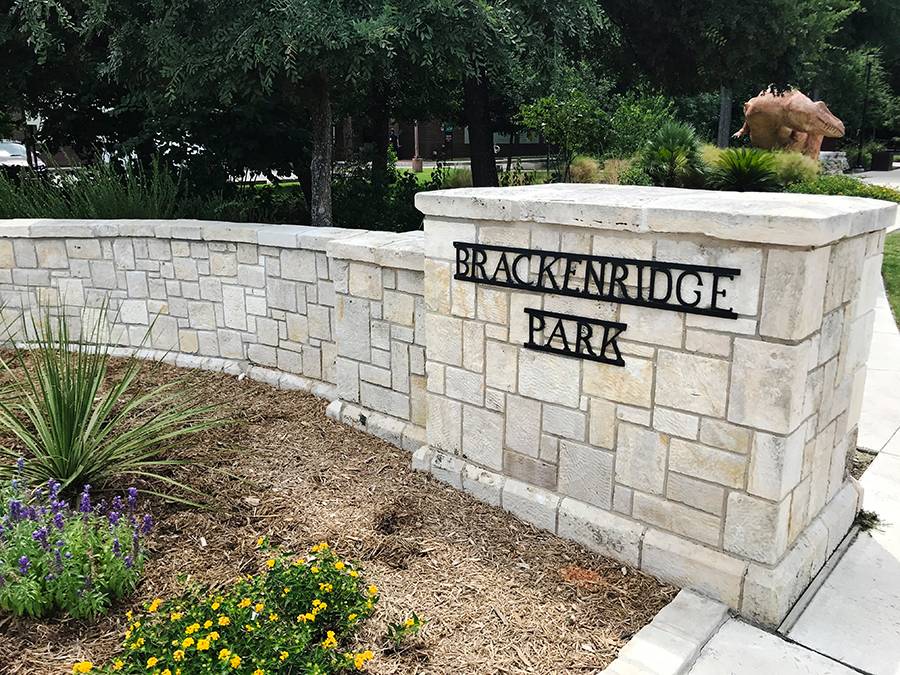 boundry wall and entrance sign to brackenridge park