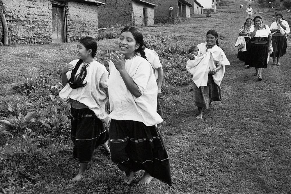 Women of Magdalenas, Chiapas 1989, by Antonio Turok