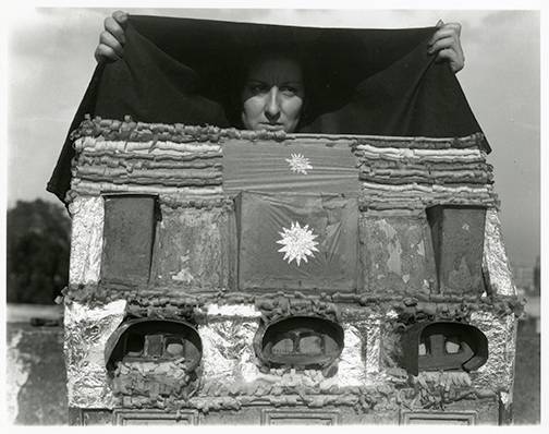 Caja de visiones / Box of Visions, 1938 by Manuel Álvarez Bravo