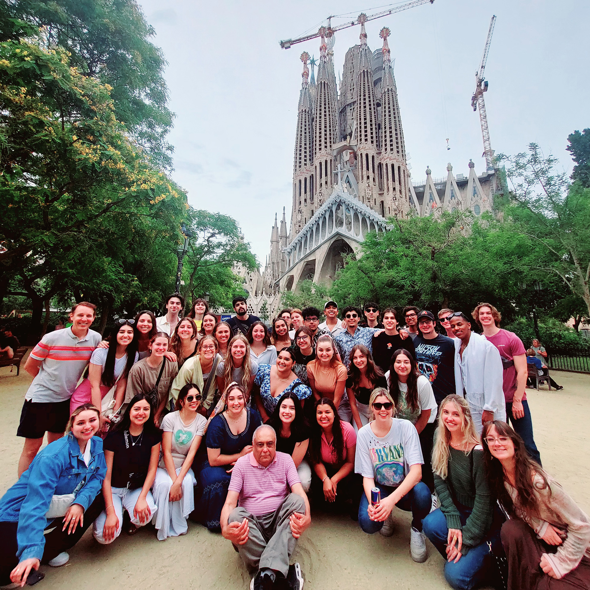 Group of students and faculty in front of historic building in Barcelona
