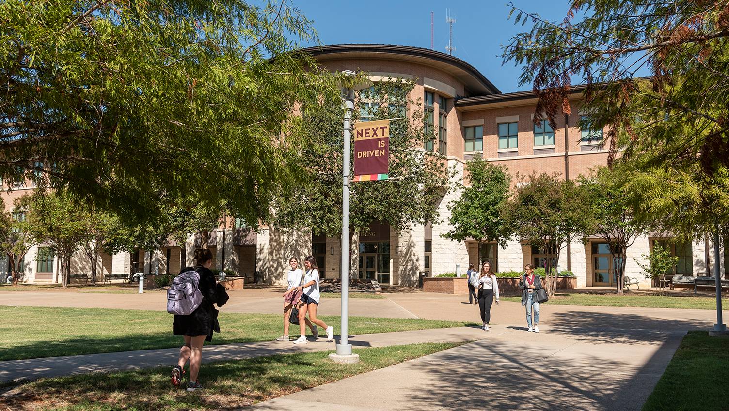 students at TXST Round Rock campus