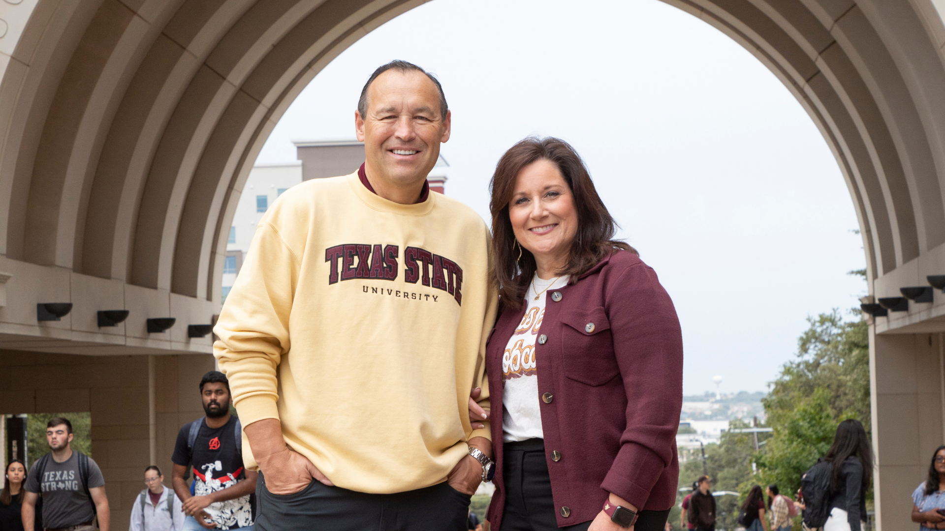 President Damphousse and Beth posing for a photo under the Arches.