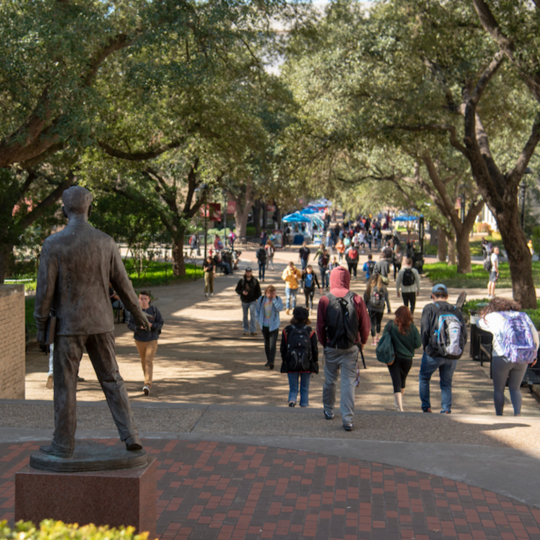 Image of Quad at TXST behind LBJ Statue links to registration page