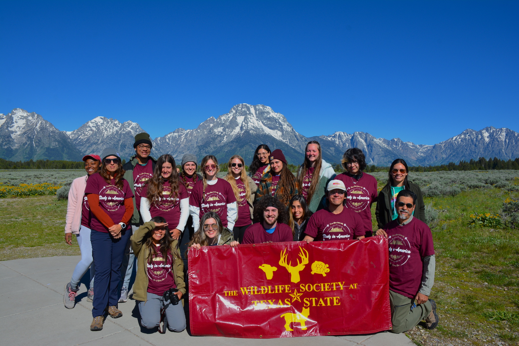 Study in america group posing at yellowstone