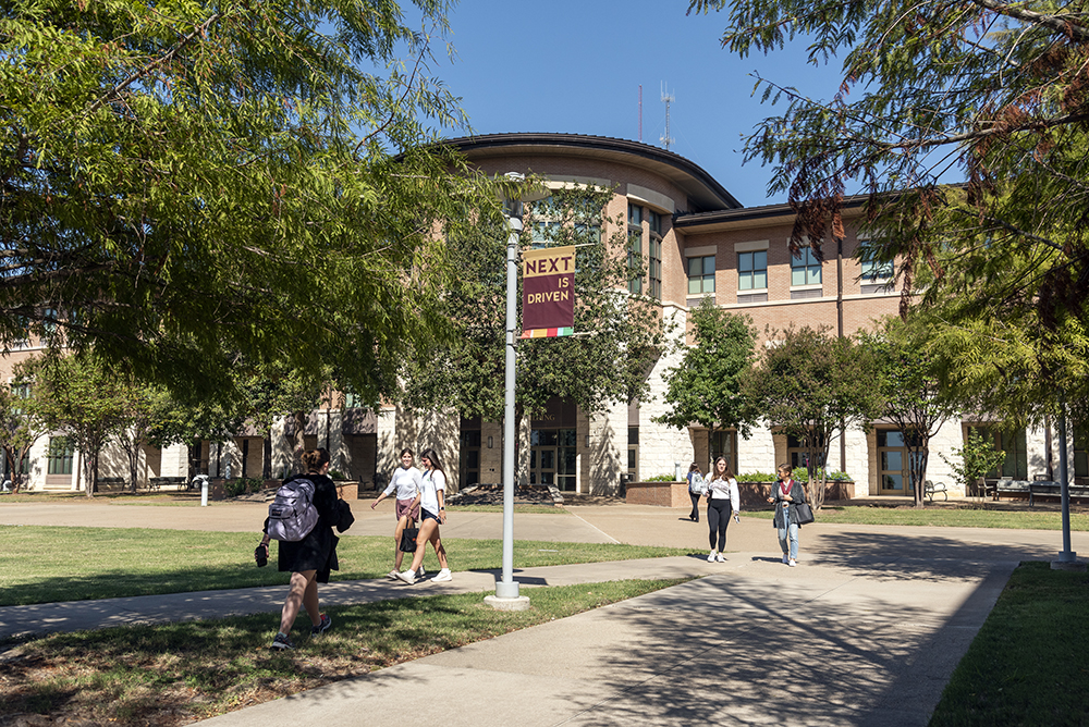 Students walking near the Avery Building on the Round Rock Campus