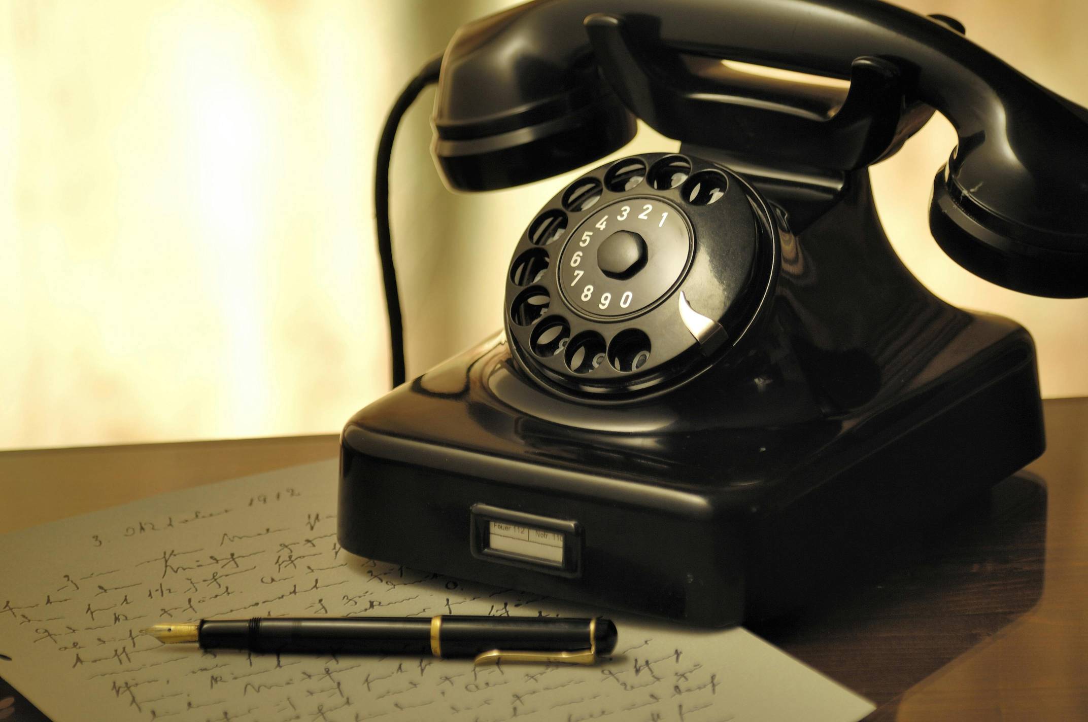 Image of an older style rotary phone