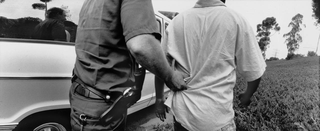 3:00 pm Arrest alongside Interstate 5, Oceanside, CA, 1989, ©Susan Meiselas