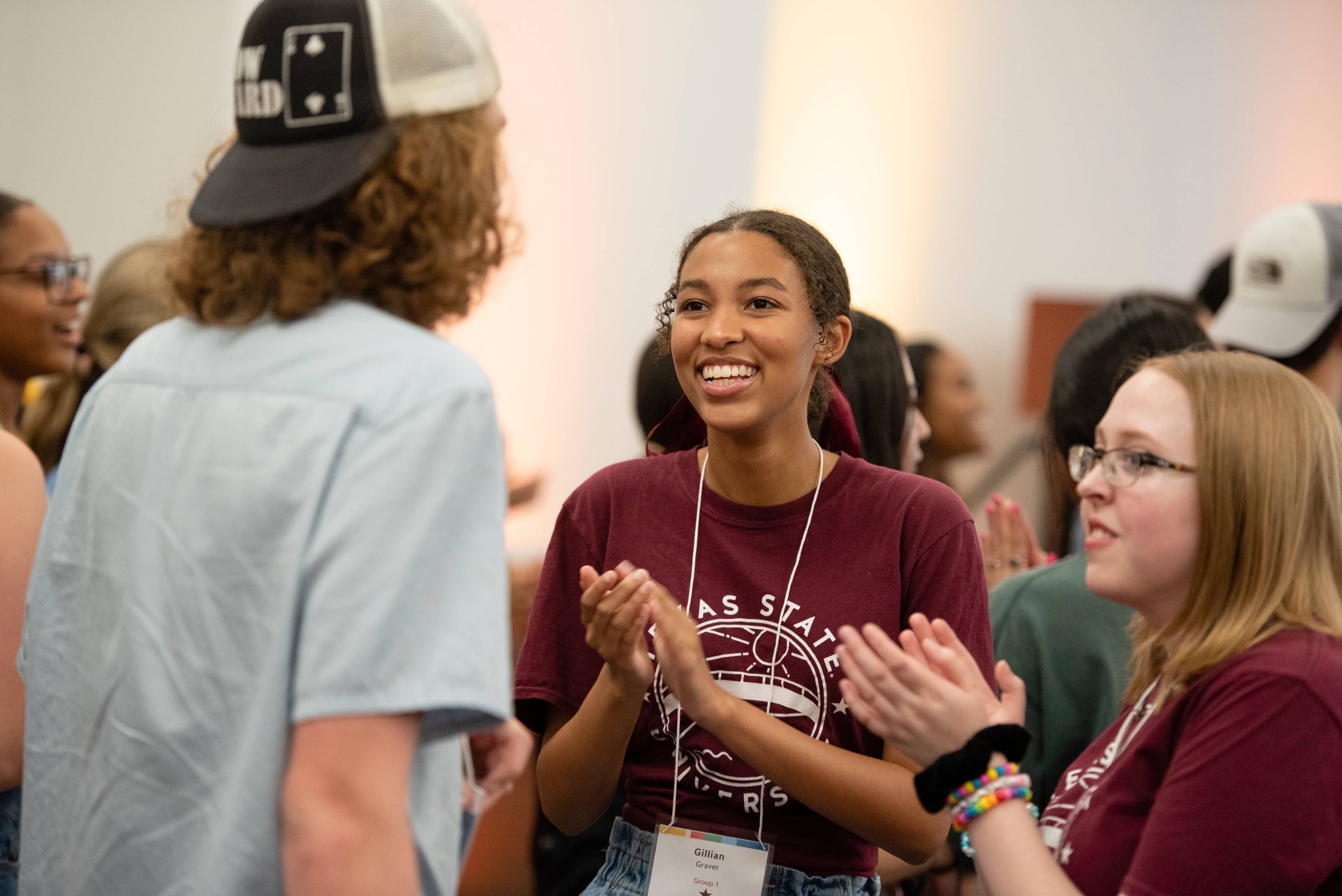 student smiling at a new student orienation