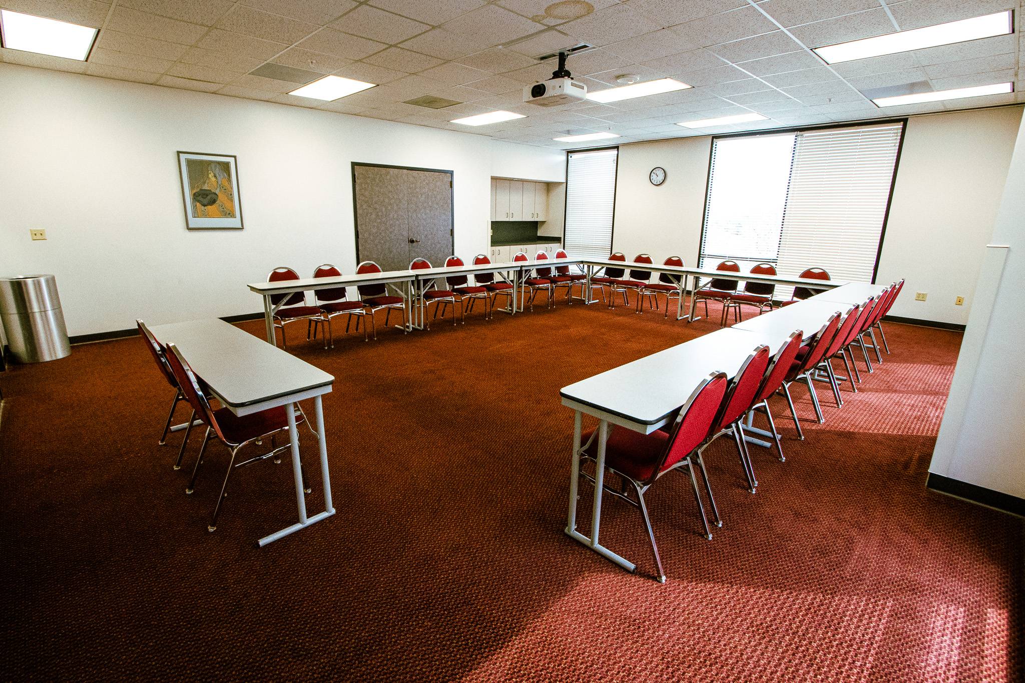 A room with round tables and chairs