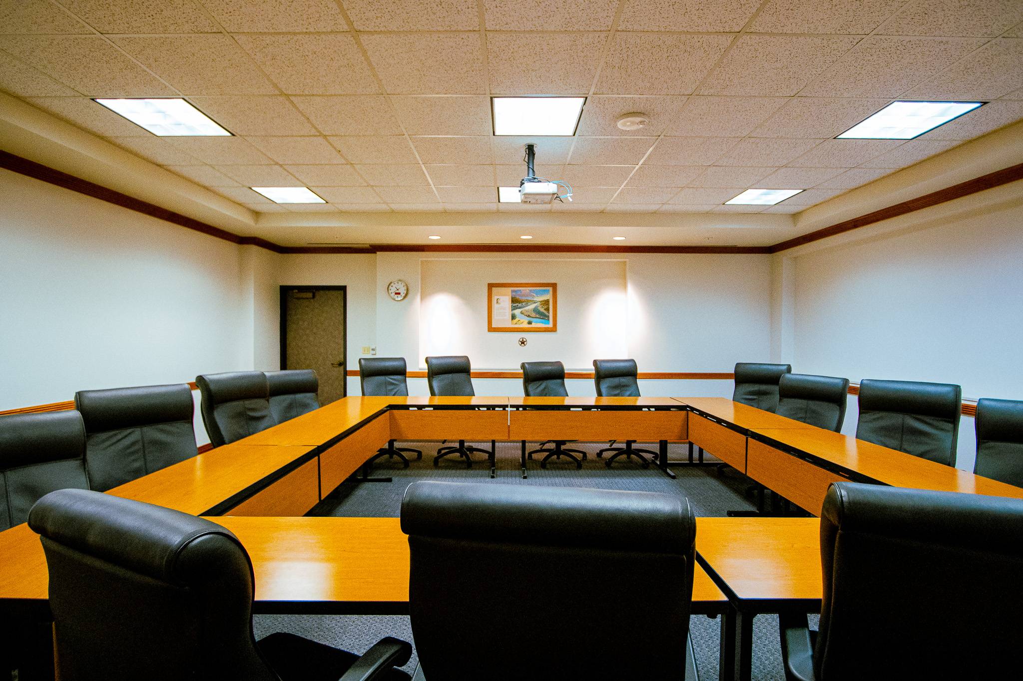 A room with a U-shape table structure and chairs