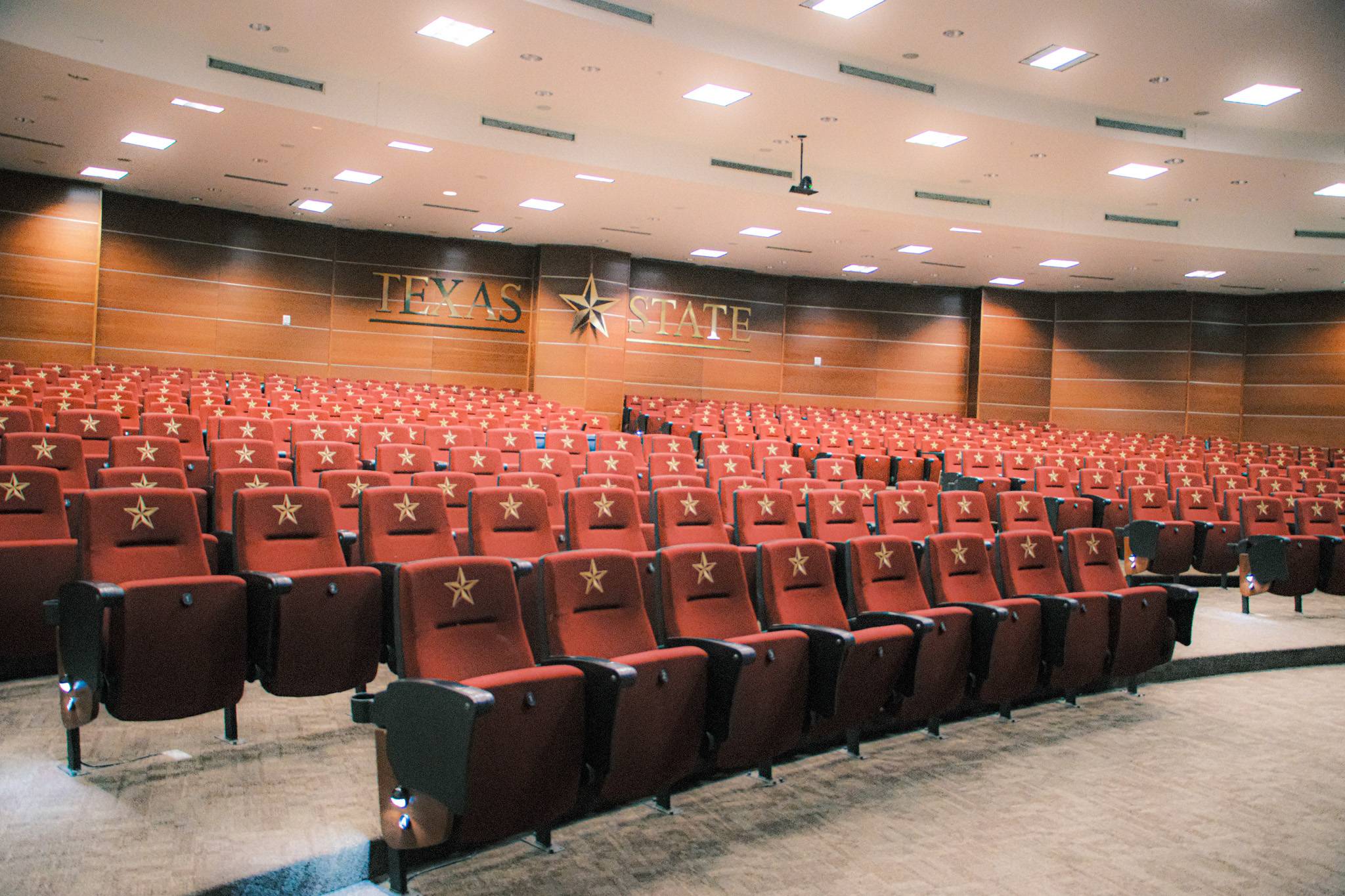 A teaching theater full of seats and projection screens