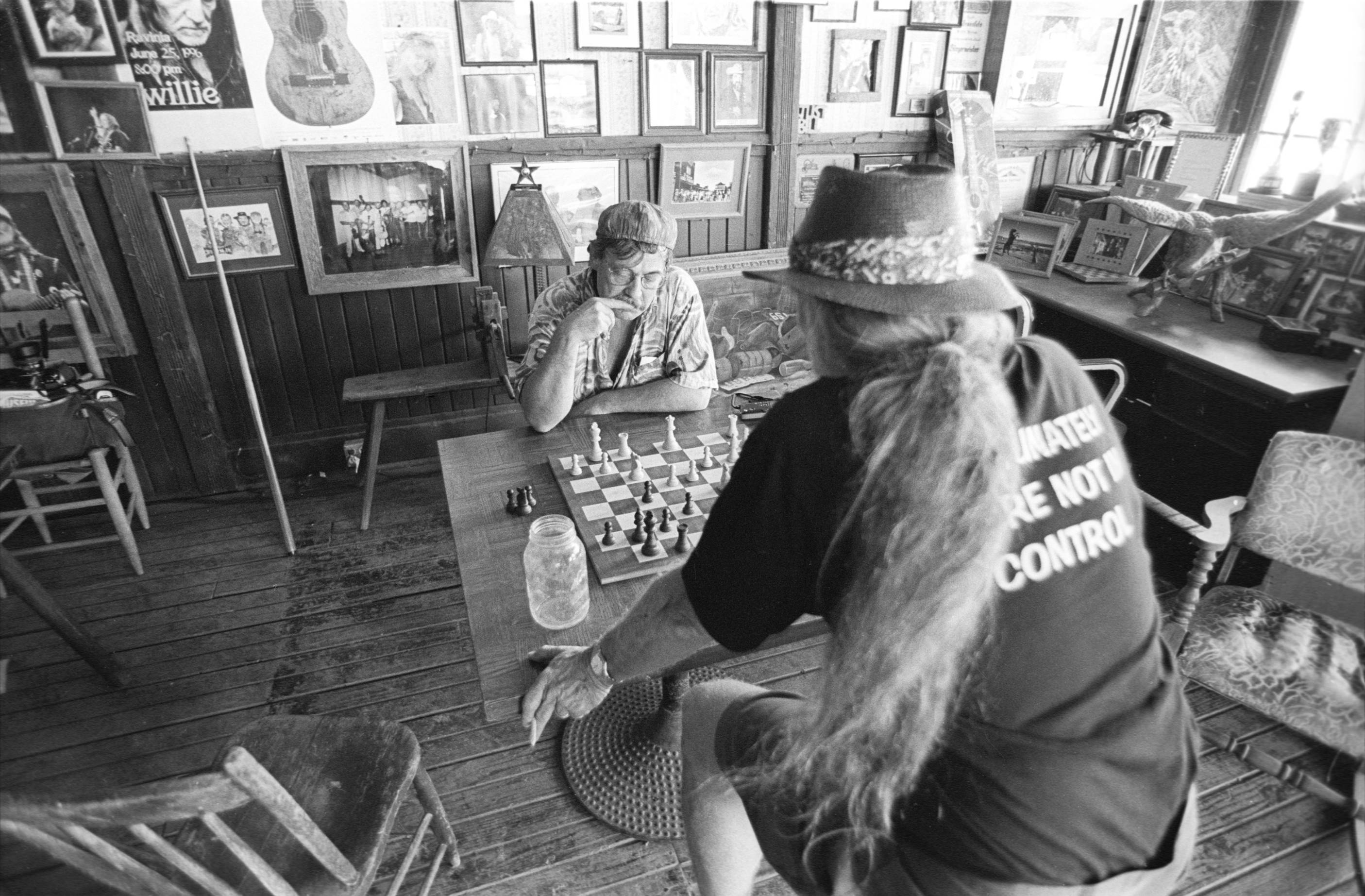 Scott Newton and Willie Nelson playing chess