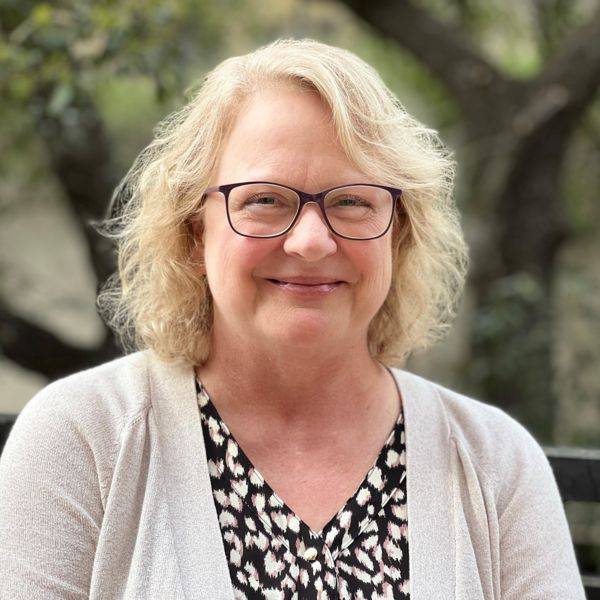 Headshot of Dr. Peg Richmond.