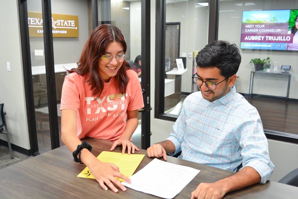 A career peer helping a student during a drop-in session.