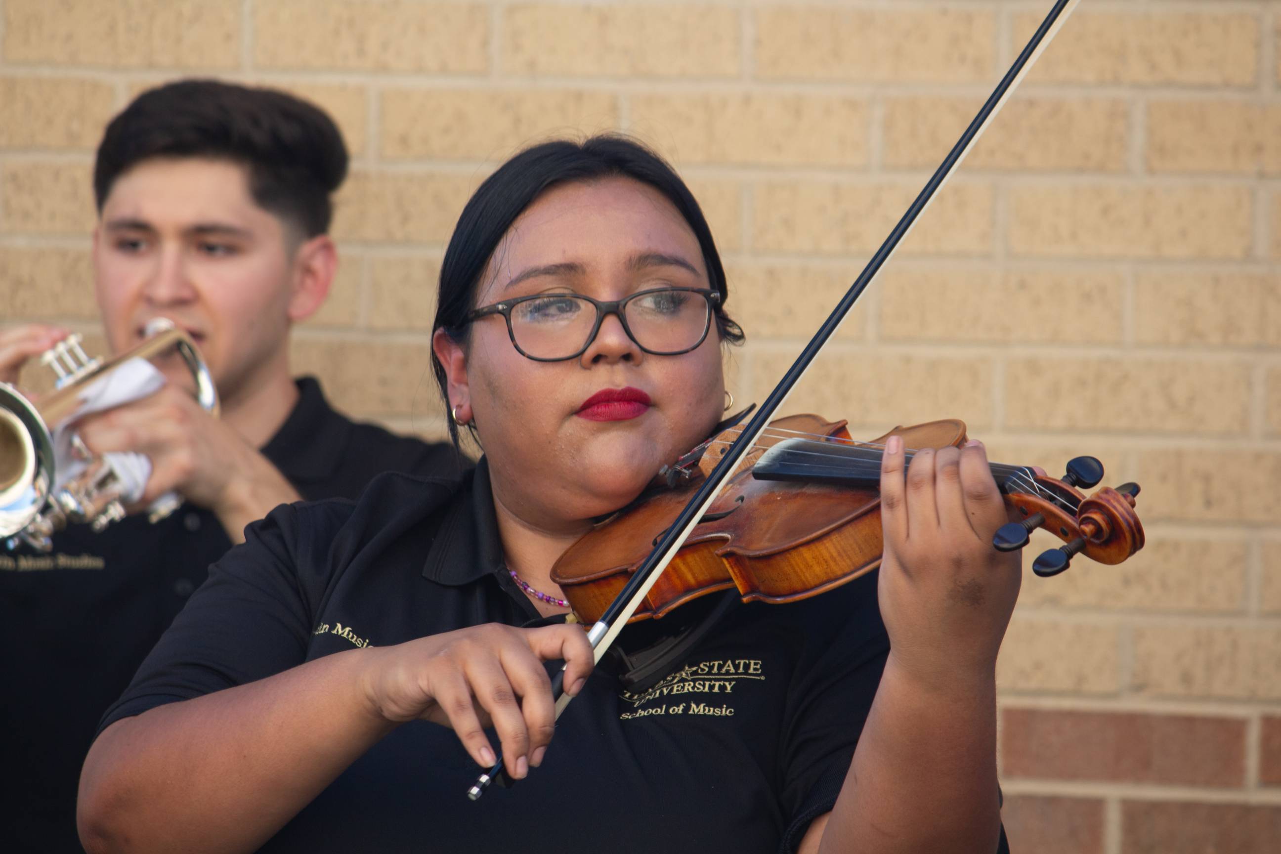 abby garcia playing violin