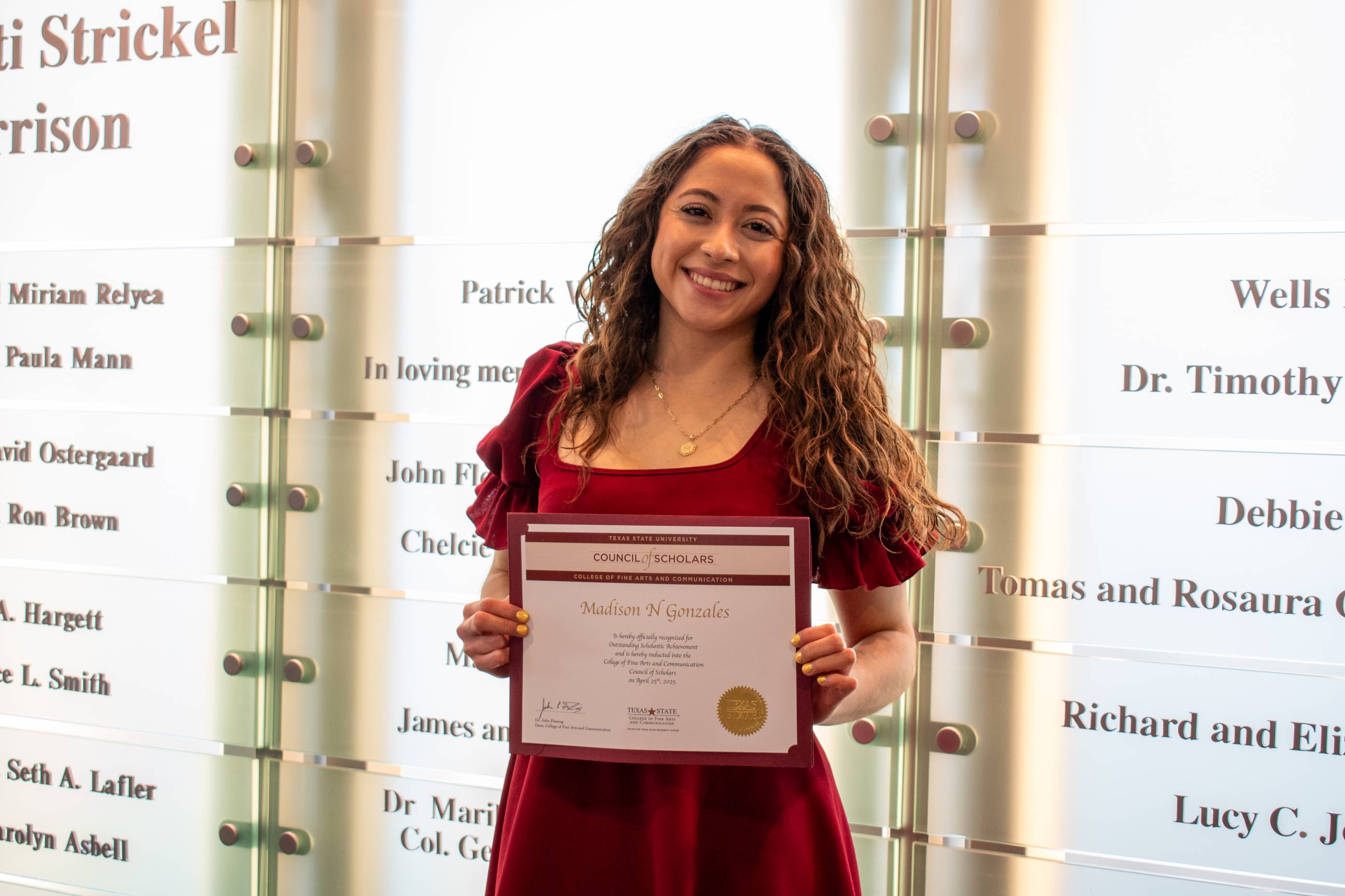 Margherita Arredondo shaking hands with a Council of Scholars recipient.
