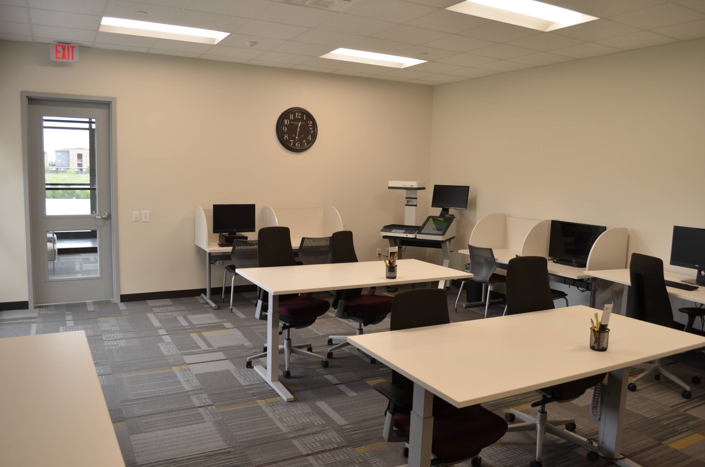 Reading room with tables and chairs
