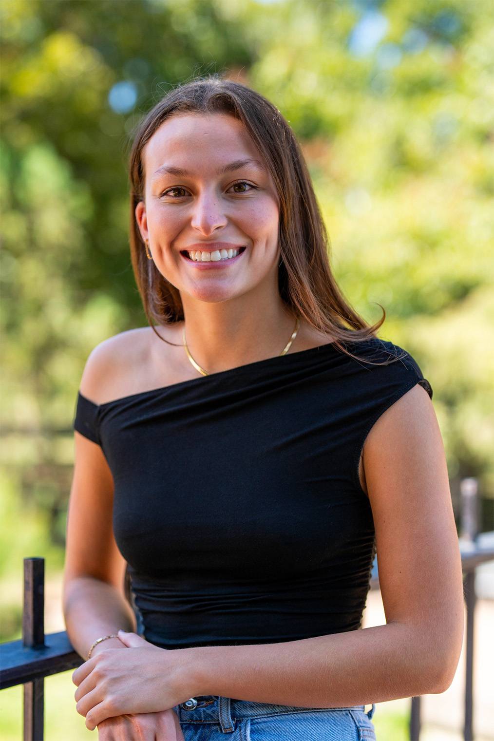 Headshot of Isabella Changsut.