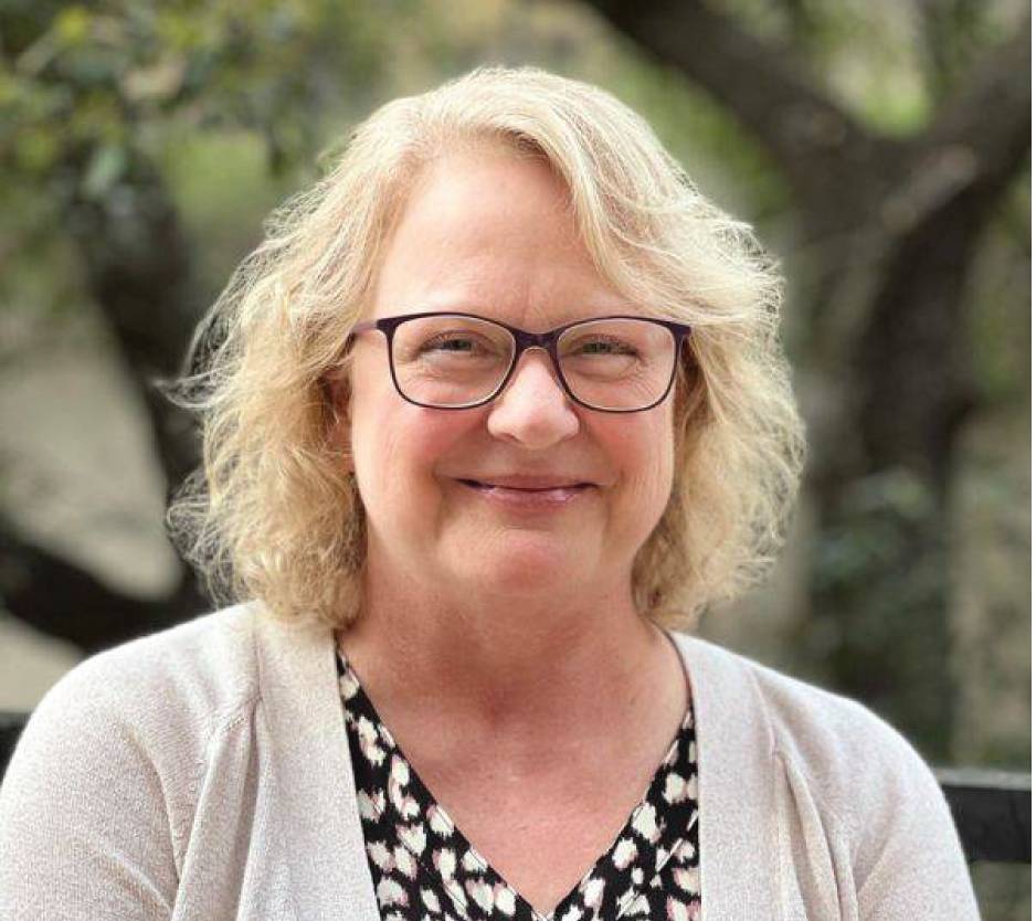 Headshot of Dr. Peg Richmond.