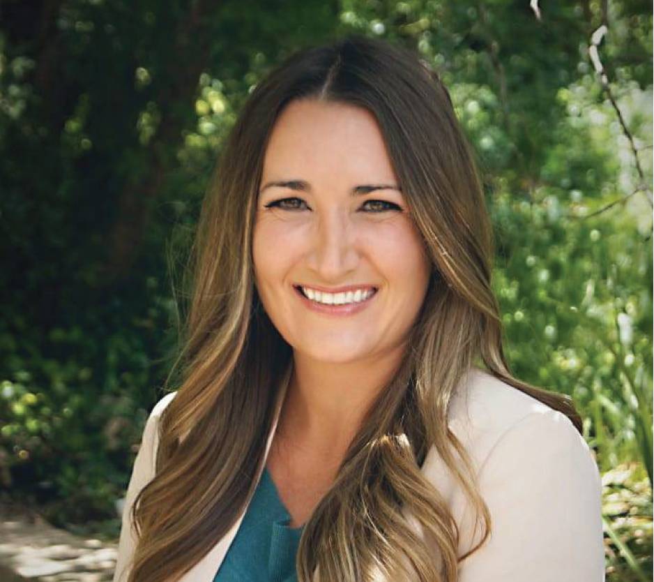 Headshot of Dr. Stephanie Dailey.