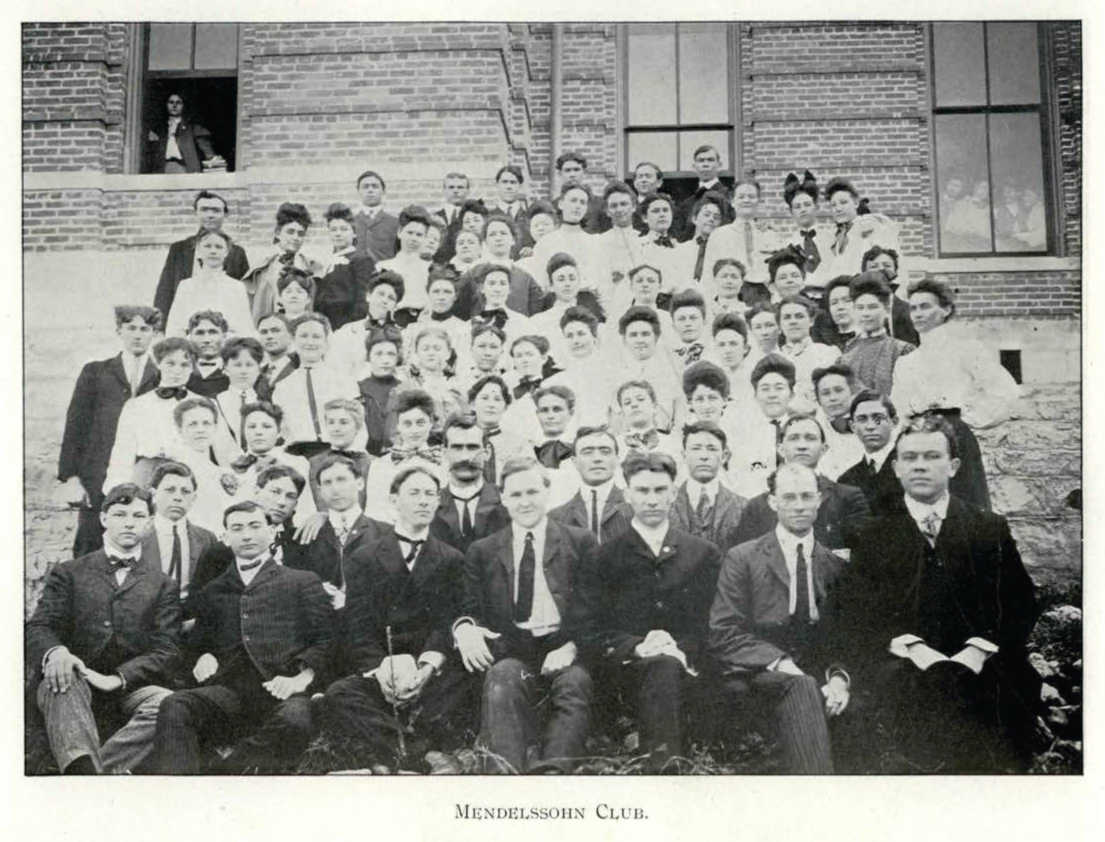 Group photo of the Mendelssohn Club chorus, 1905.