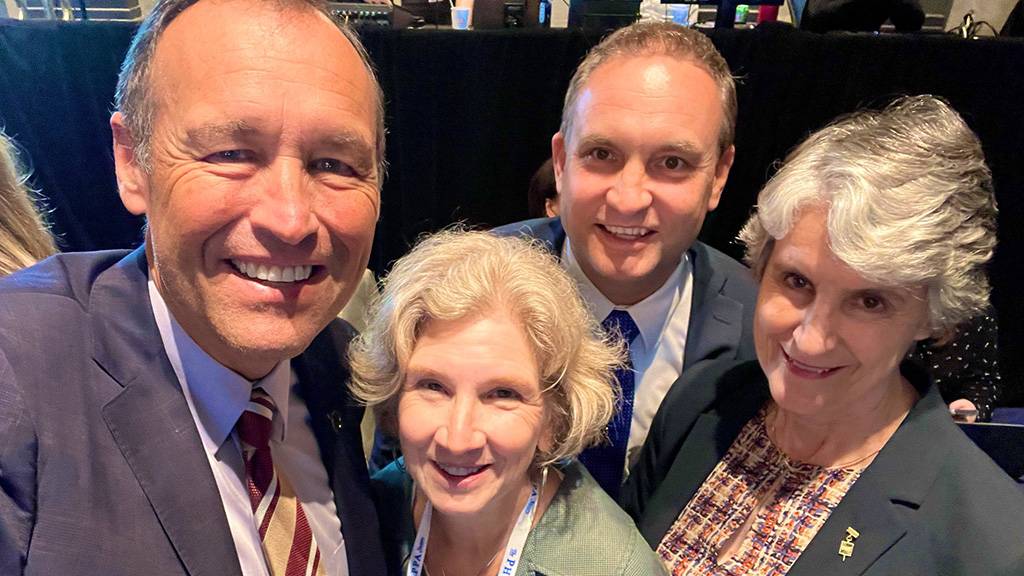 President Kelly Damphousse (left) takes a selife with TXST staff and faculty members.