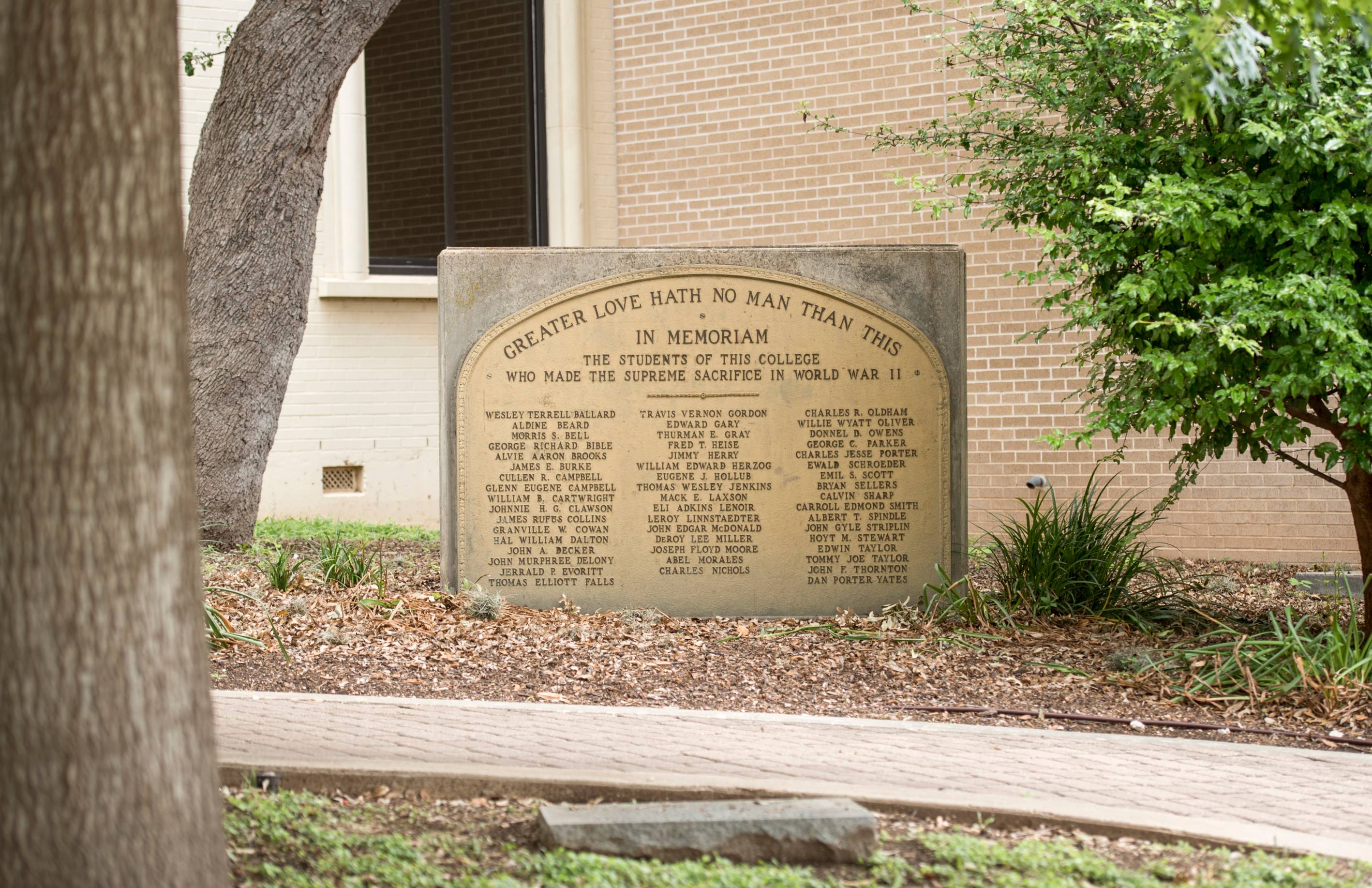 large stone and bronze plaque in memoriam of student veterans that have lost their lives in war