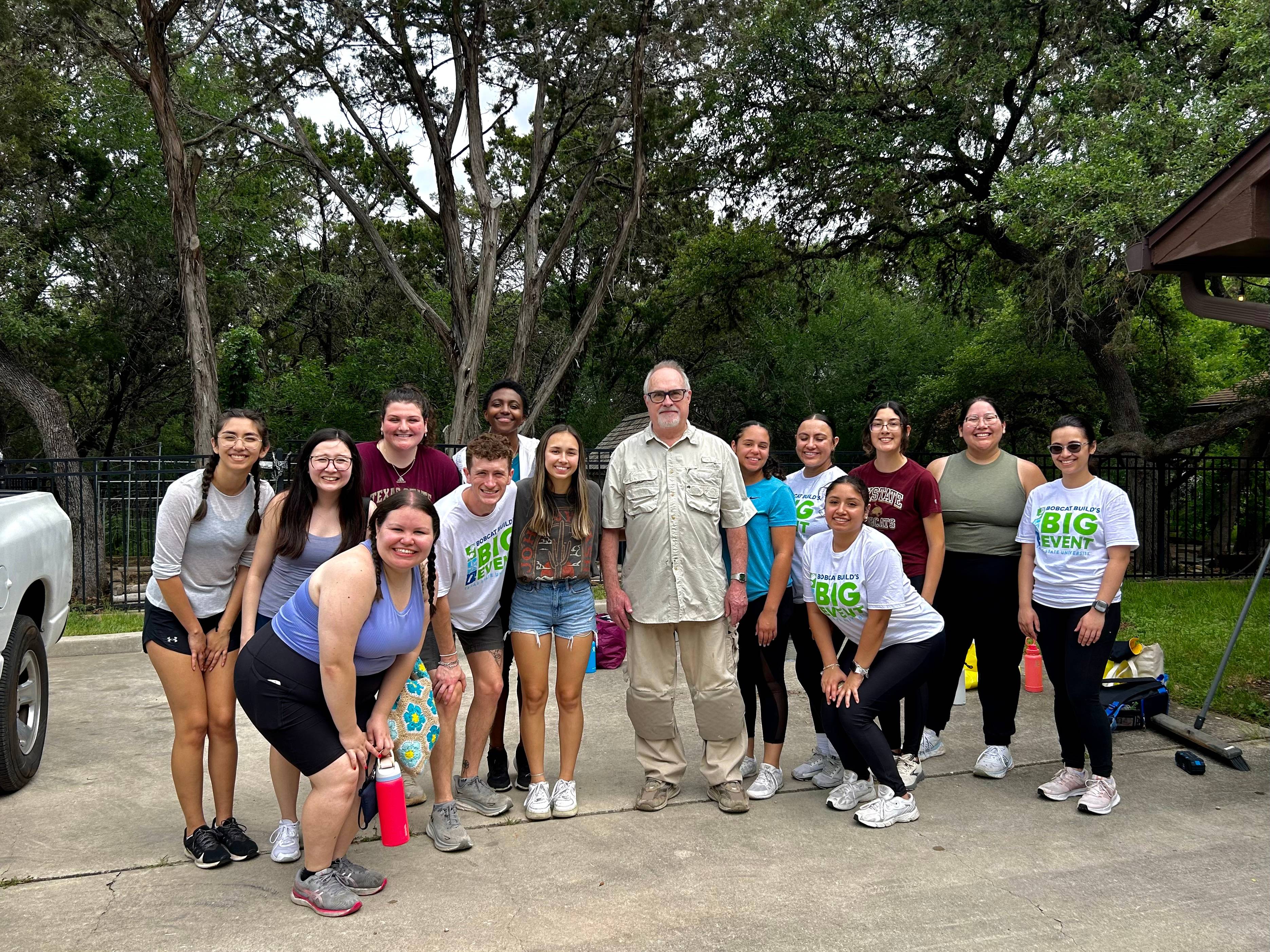 A group of peer mentors volunteering at Bobcat Build.