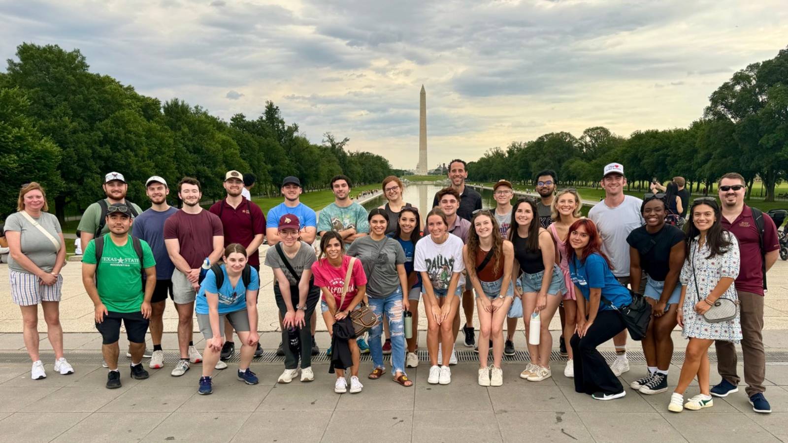 Students in front of the Washington Monument