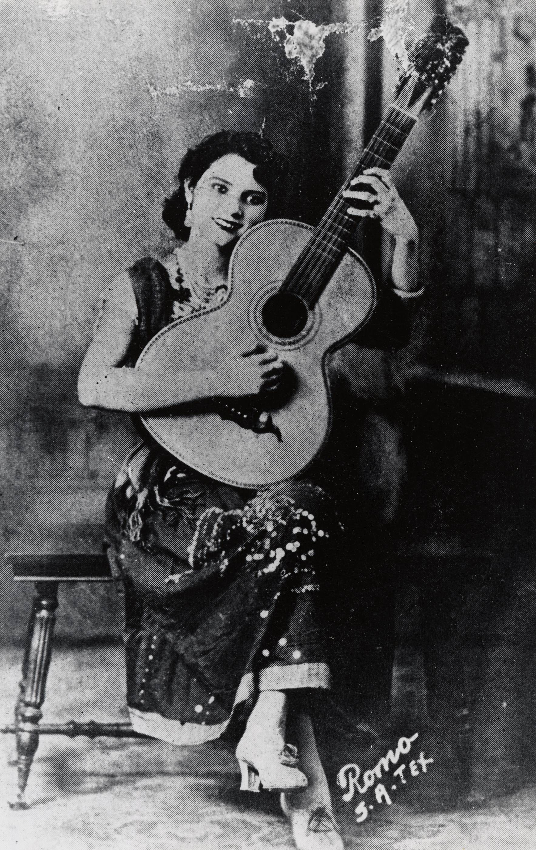 lydia mendoza with acosta guitar