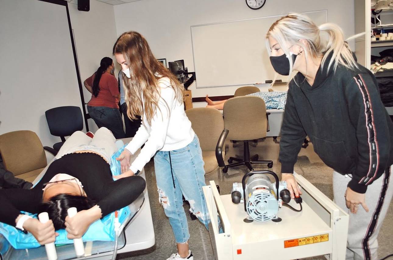 students in sim lab with clinical instructor
