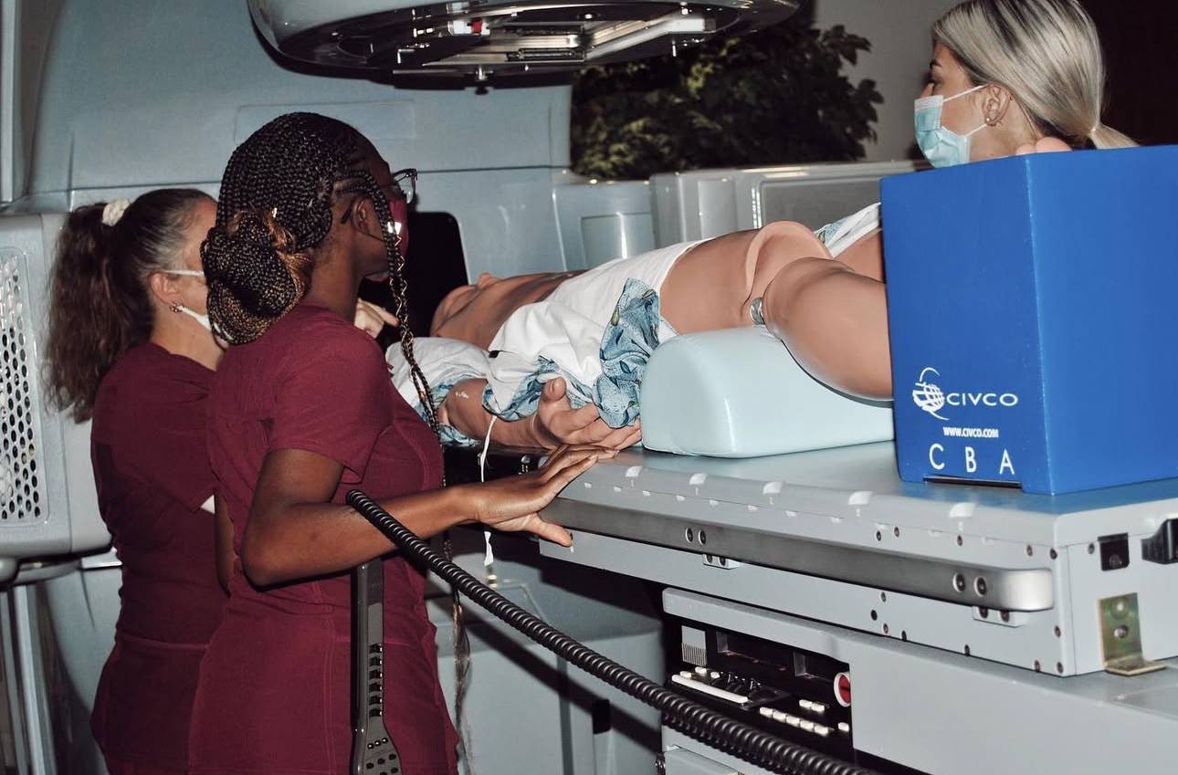 Students working in the clinical site lab