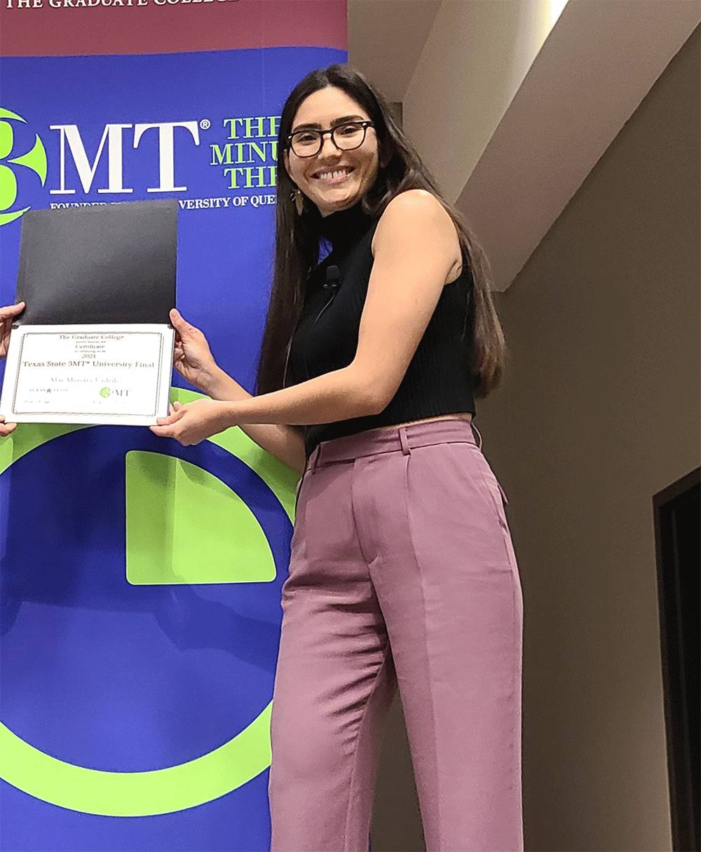 Mar Moretta-Urdiales receiving an award