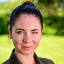 Dr, Elisa Toman