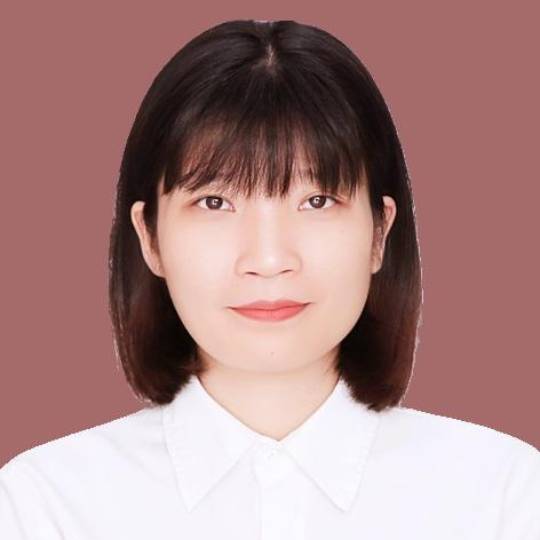 Headshot of Huong Le