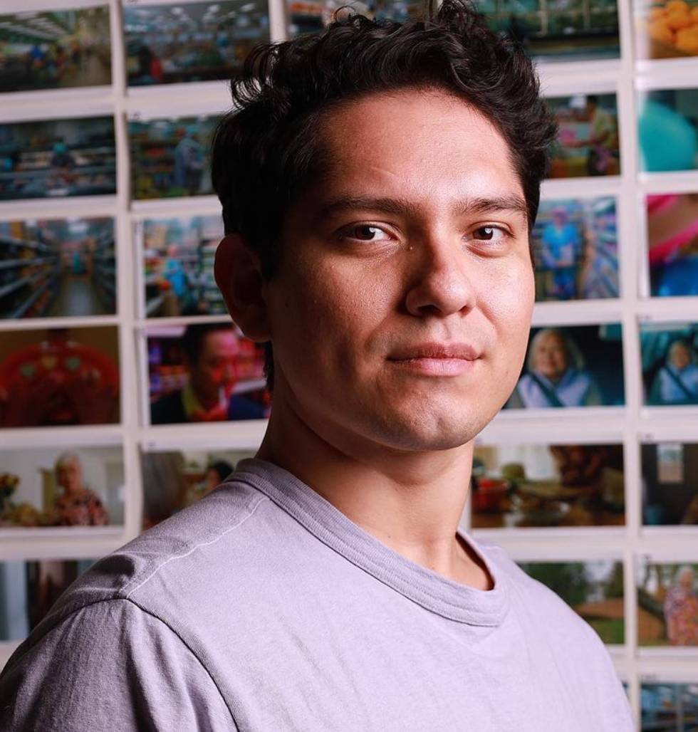 Carlos Estrada headshot