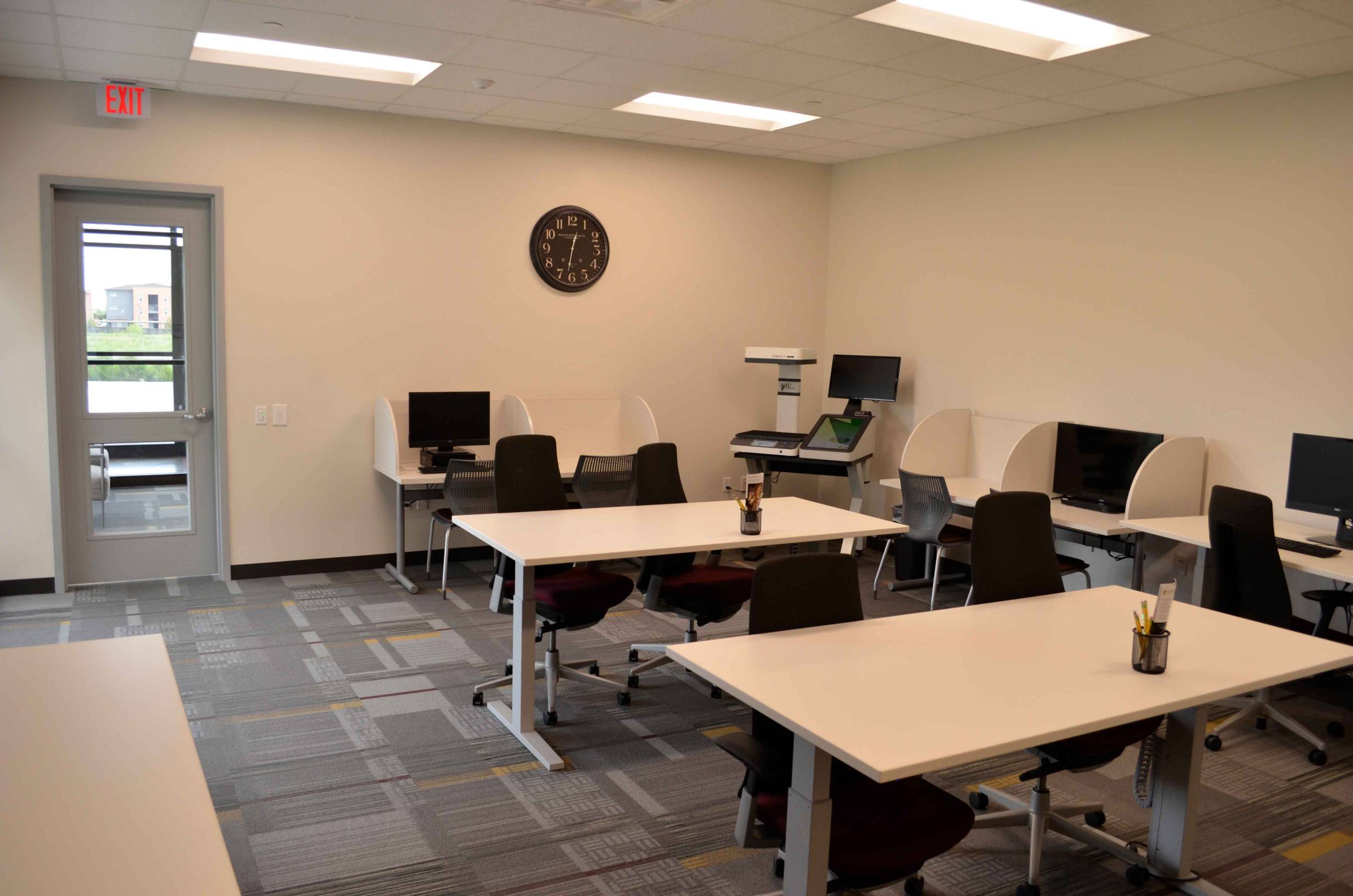 Reading room with tables and chairs