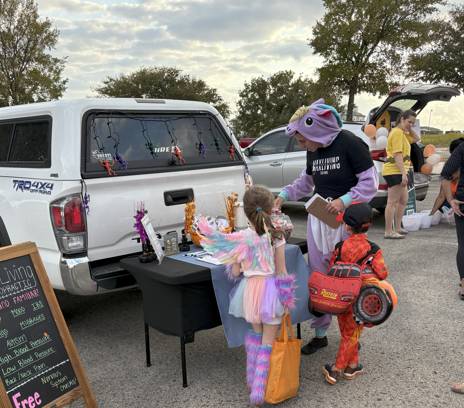 kids participating in trunk or treat