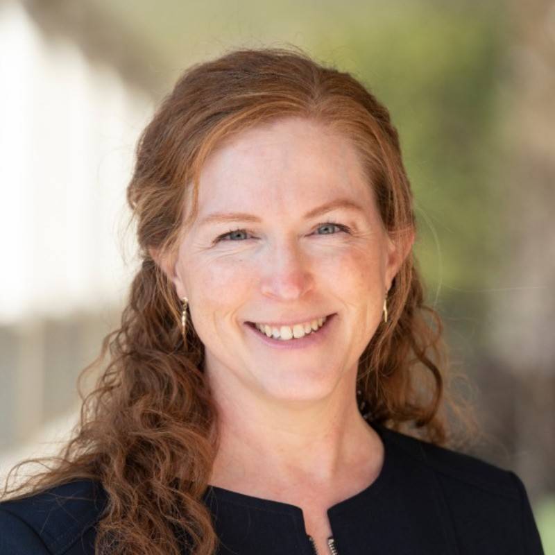 Jennifer Woods Headshot