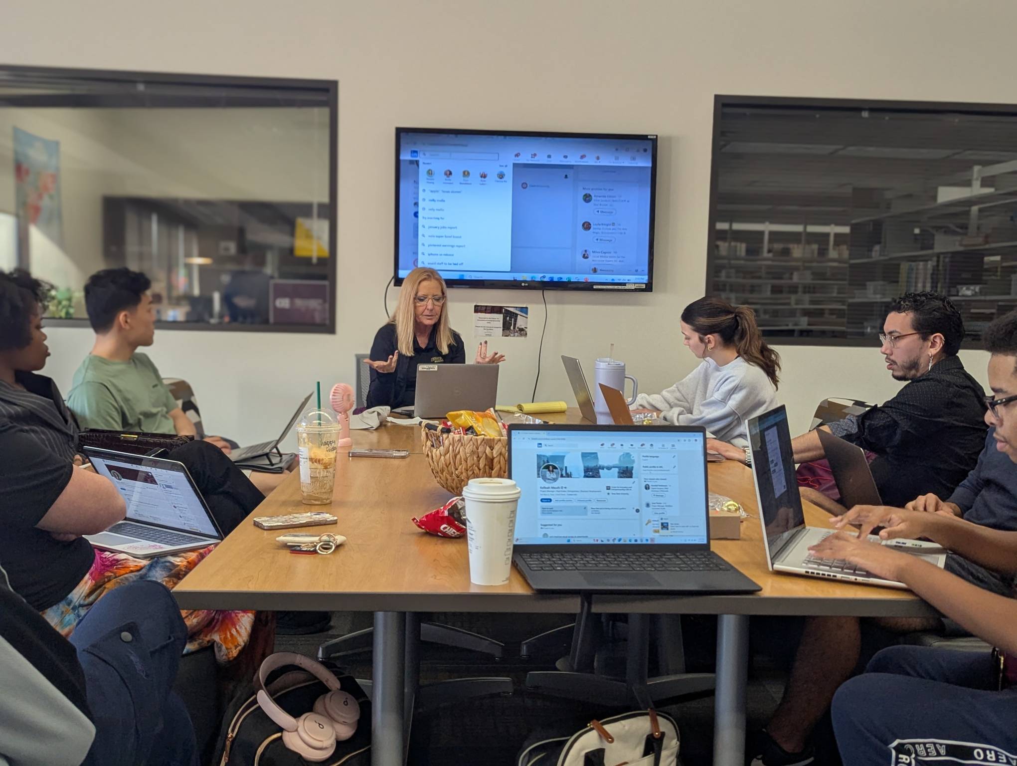 Teresa Quinn Valentine teaching a LinkedIn workshop in the Gathering Space for the Center for Innovation and Entrepreneurship